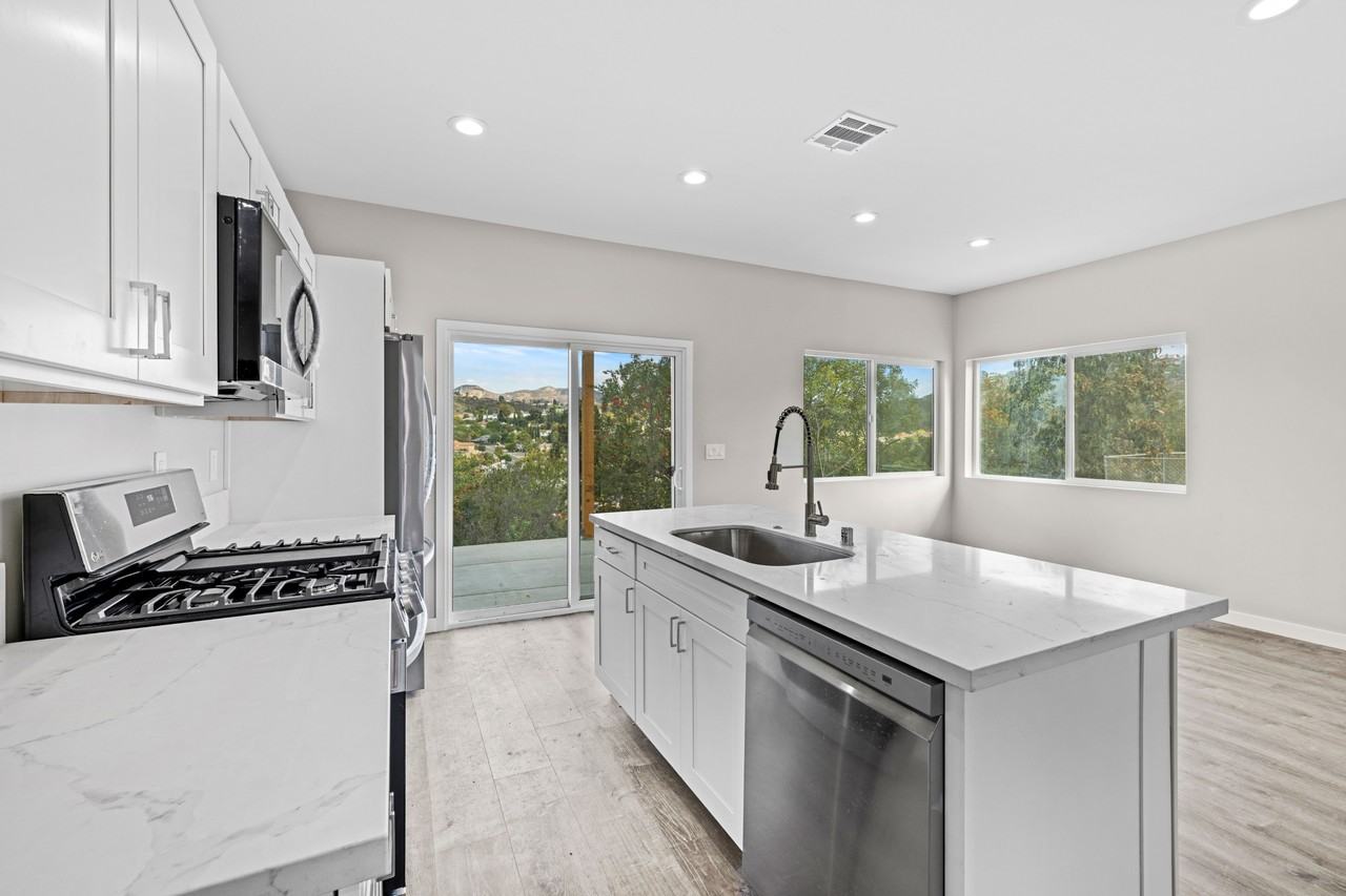 5564 Hamill Ave #1 - Photo 4 of 9