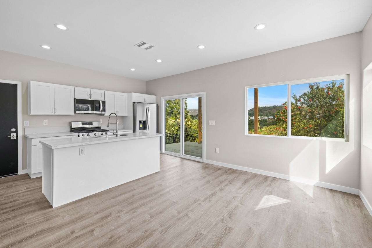 5564 Hamill Ave #1 - Photo 6 of 9