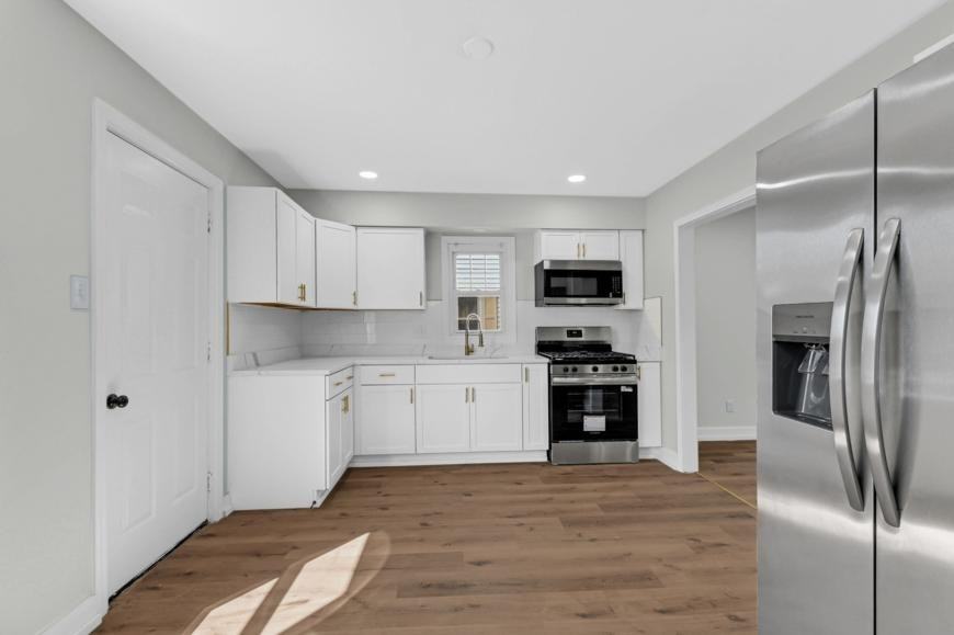 1715 Houston Ave - Photo 2 of 10