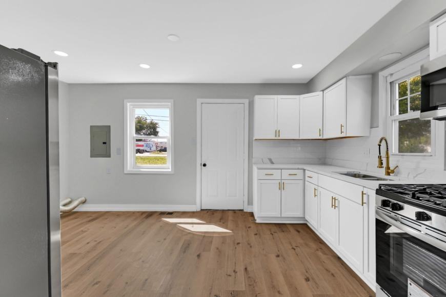 1715 Houston Ave - Photo 3 of 10
