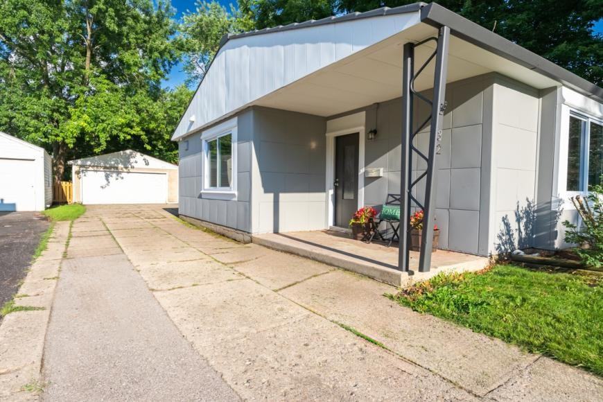 32 S Rosedale Ave - Photo 2 of 10