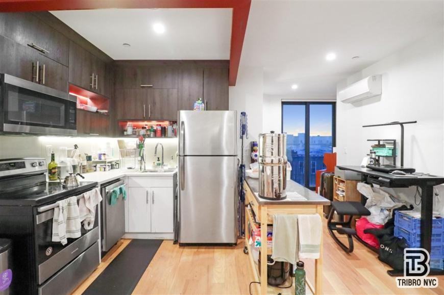 169 Hull St - Photo 7 of 8