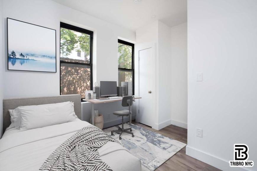 1715 E 8th St - Photo 5 of 5