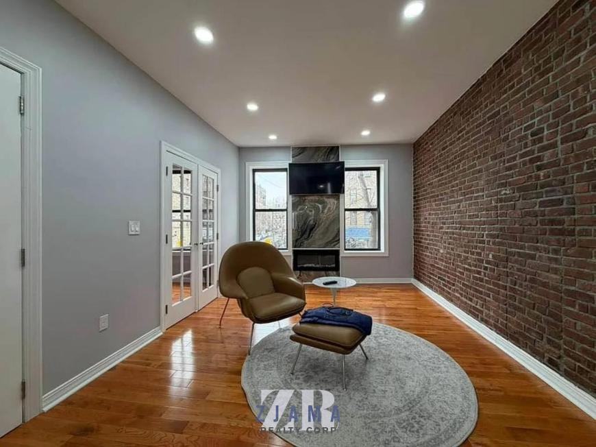 671 Flatbush Ave - Photo 3 of 10