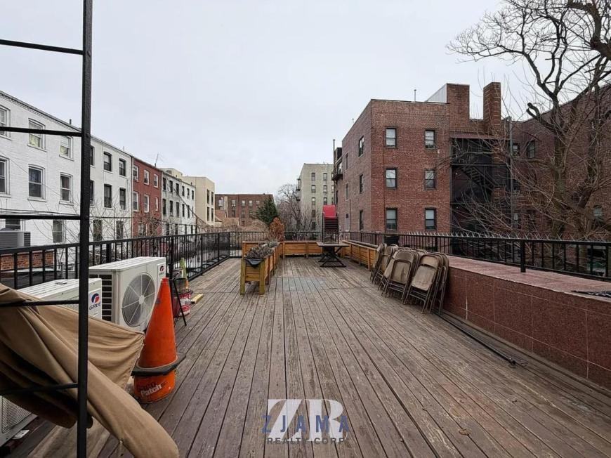 671 Flatbush Ave - Photo 5 of 10