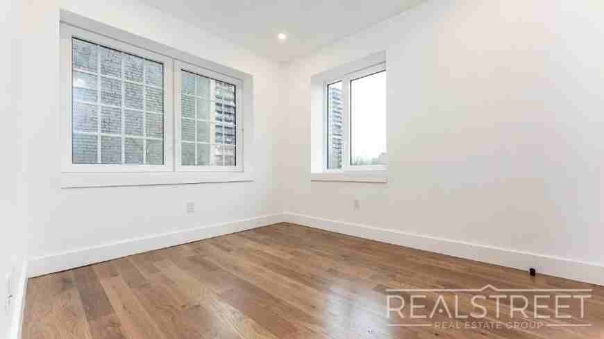 128 Montrose Ave - Photo 6 of 10