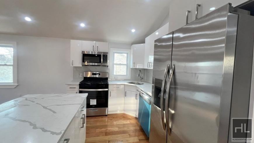 15323 123rd Ave - Photo 2 of 10