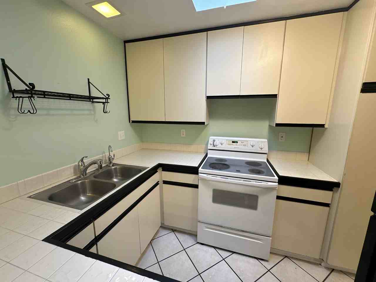 633 Church PlaceUnit 6. #6 - Photo 5 of 32