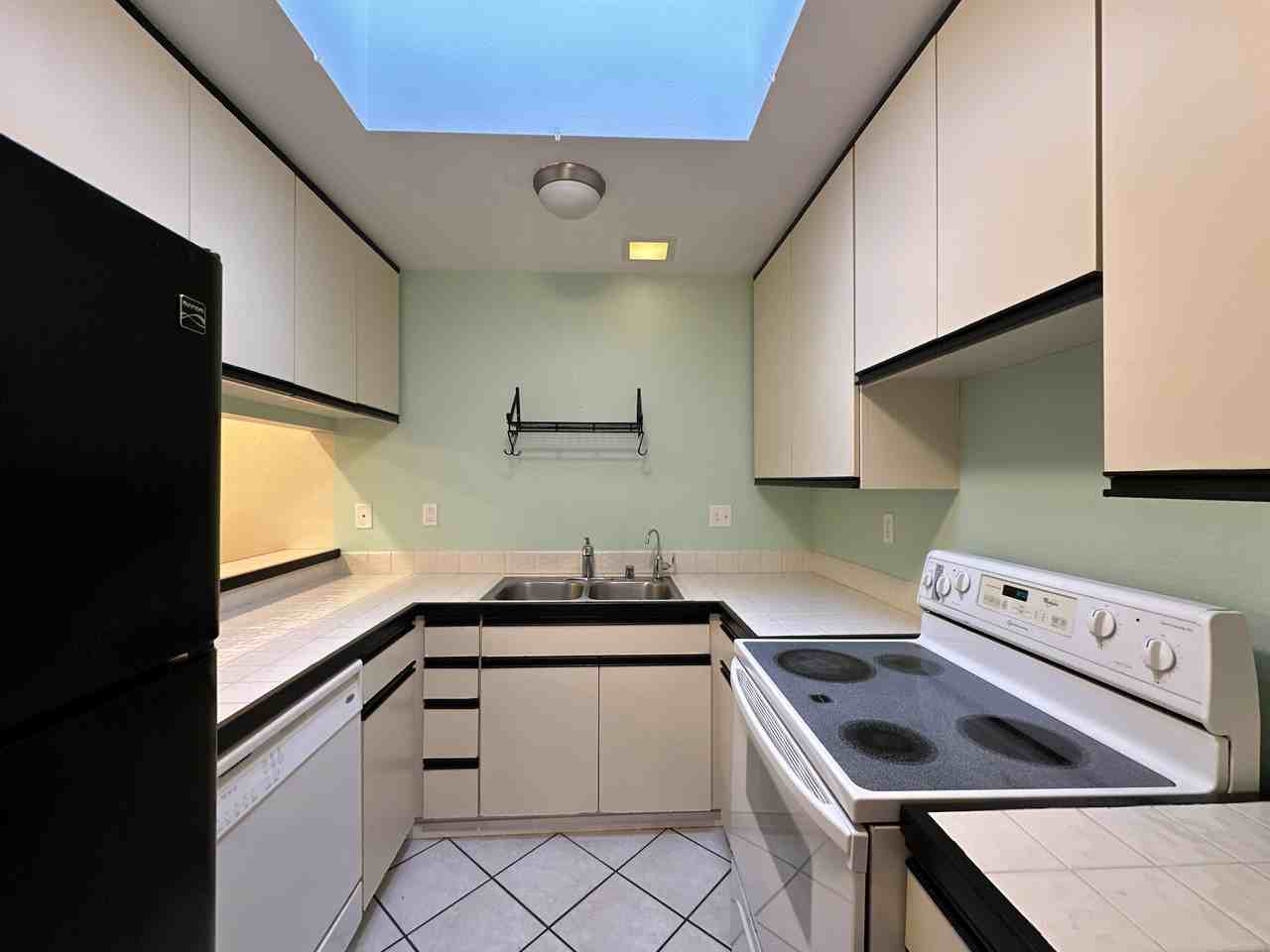 633 Church PlaceUnit 6. #6 - Photo 6 of 32