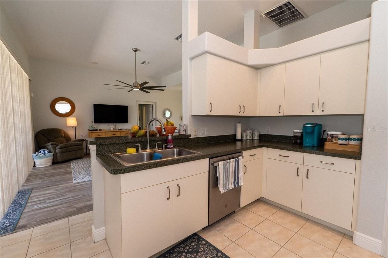 206 Mariner Ln - Photo 3 of 20