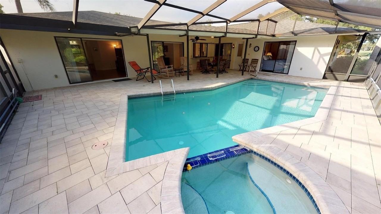 4952 Rutland Gate - Photo 4 of 31