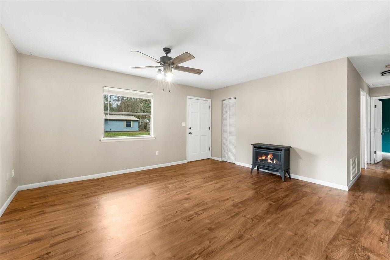 2705 Nw 47th Pl - Photo 4 of 24