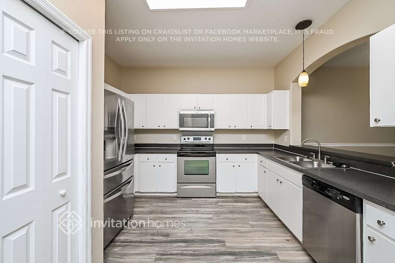 3739 Dogtrot St - Photo 5 of 17