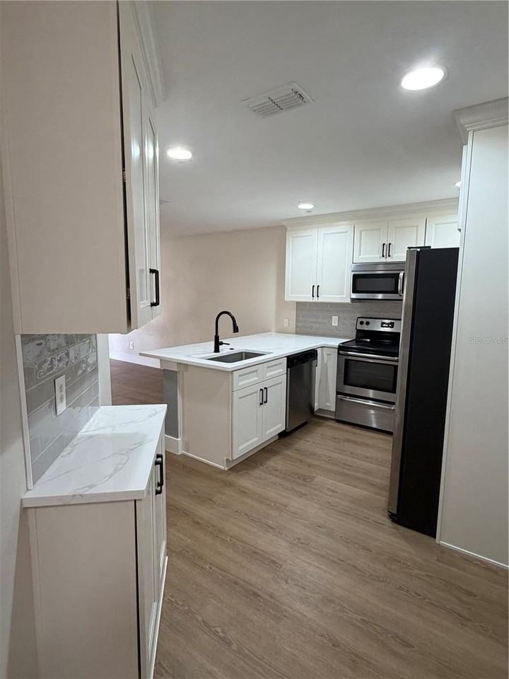 3763 Collingwood Ln - Photo 5 of 50