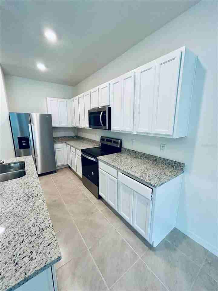 1535 Lumber Ave - Photo 4 of 21