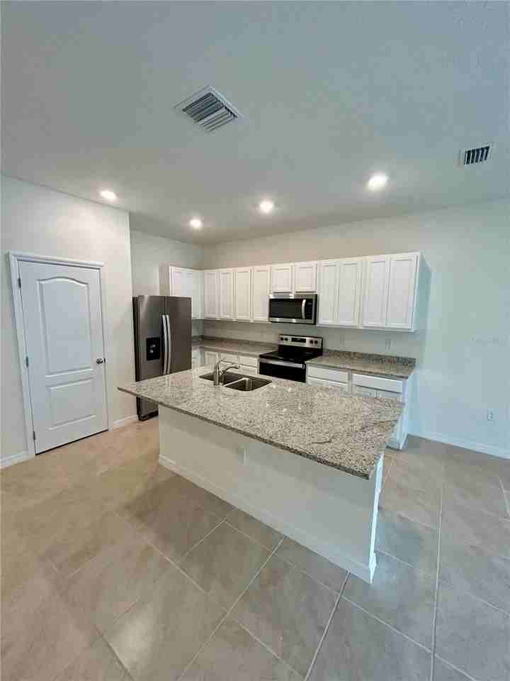 1535 Lumber Ave - Photo 5 of 21