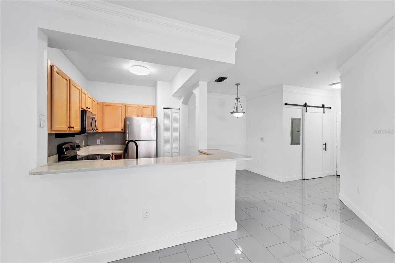 12855 Madison Pointe Cir #101 - Photo 5 of 35