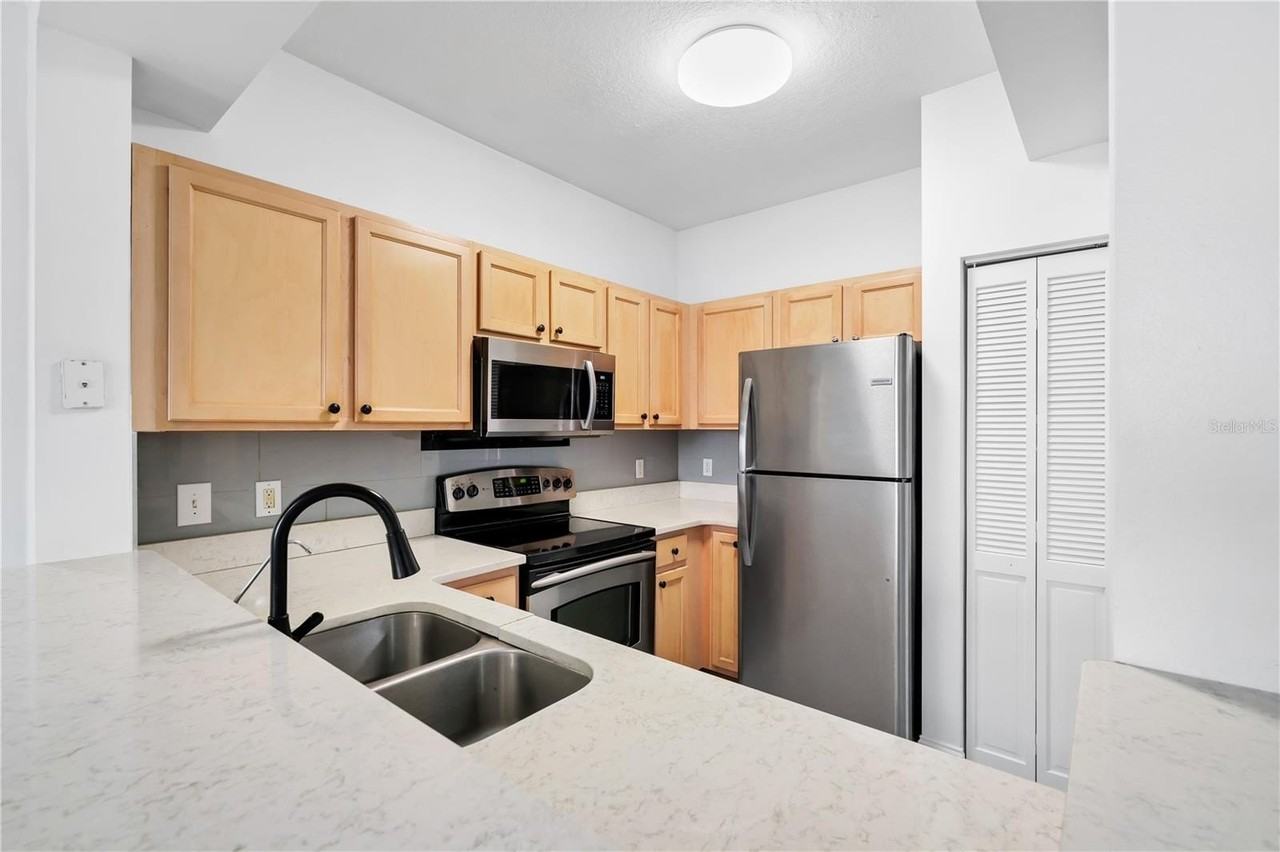 12855 Madison Pointe Cir #101 - Photo 7 of 35