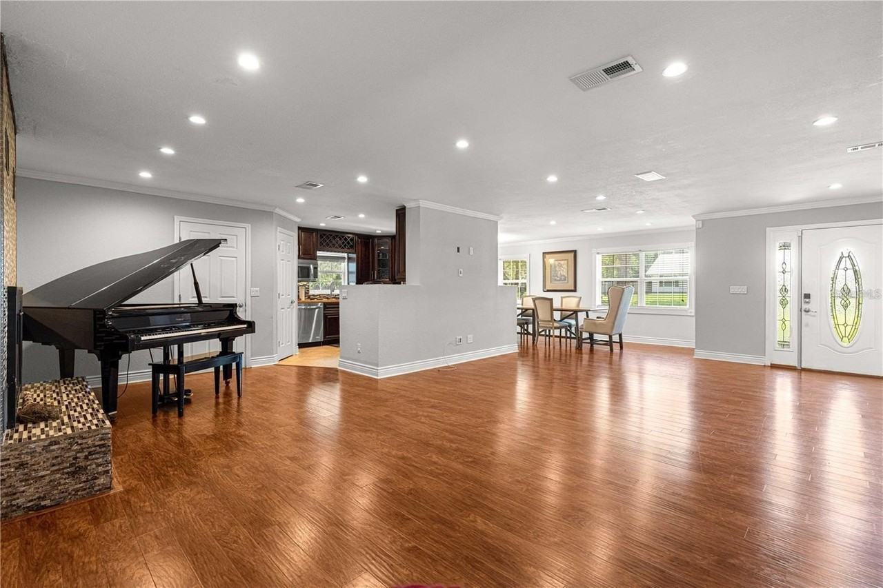 126 Se 41st Ave - Photo 2 of 12