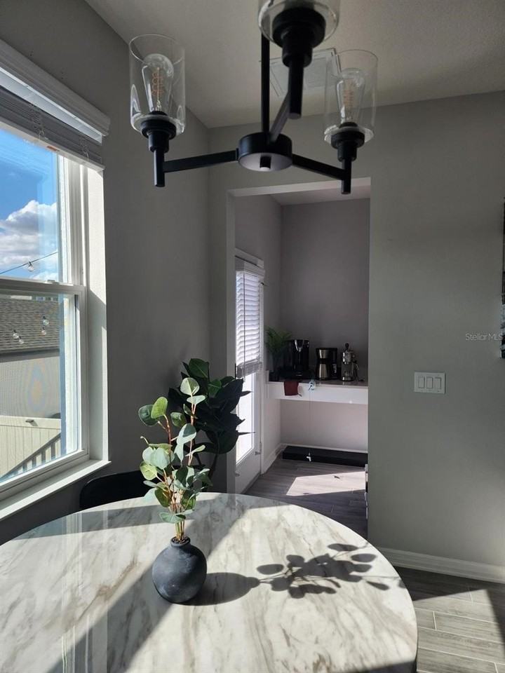 12154 Plumpton Dr - Photo 3 of 16