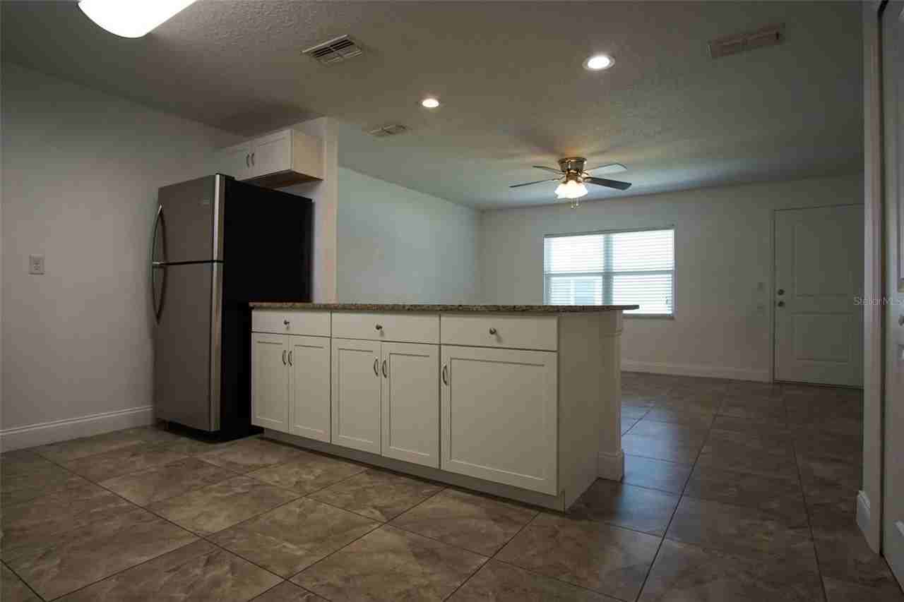 217 W Maple St - Photo 6 of 18