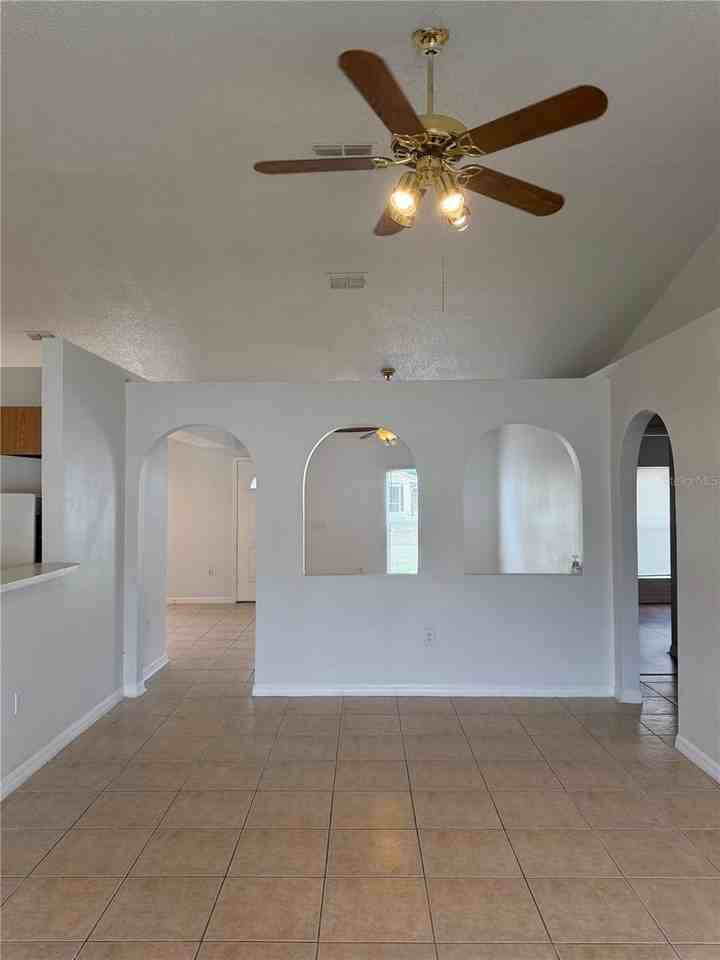 405 Francisco Way - Photo 3 of 31