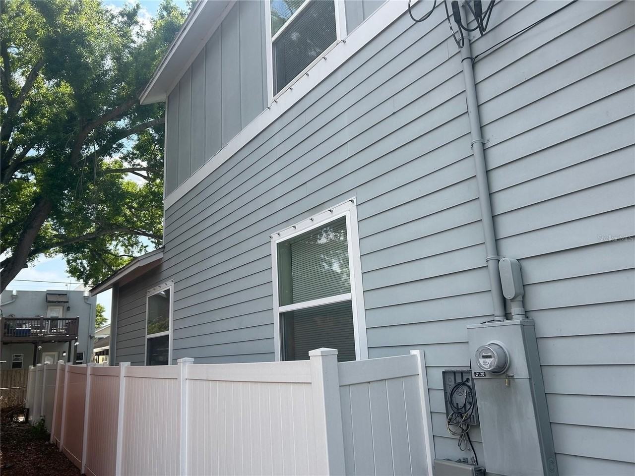 2128 W Walnut St - Photo 3 of 16