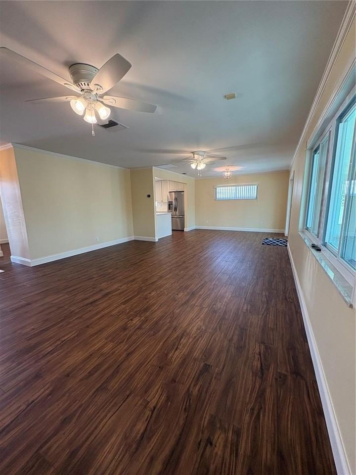 8434 Boxwood Dr - Photo 6 of 21