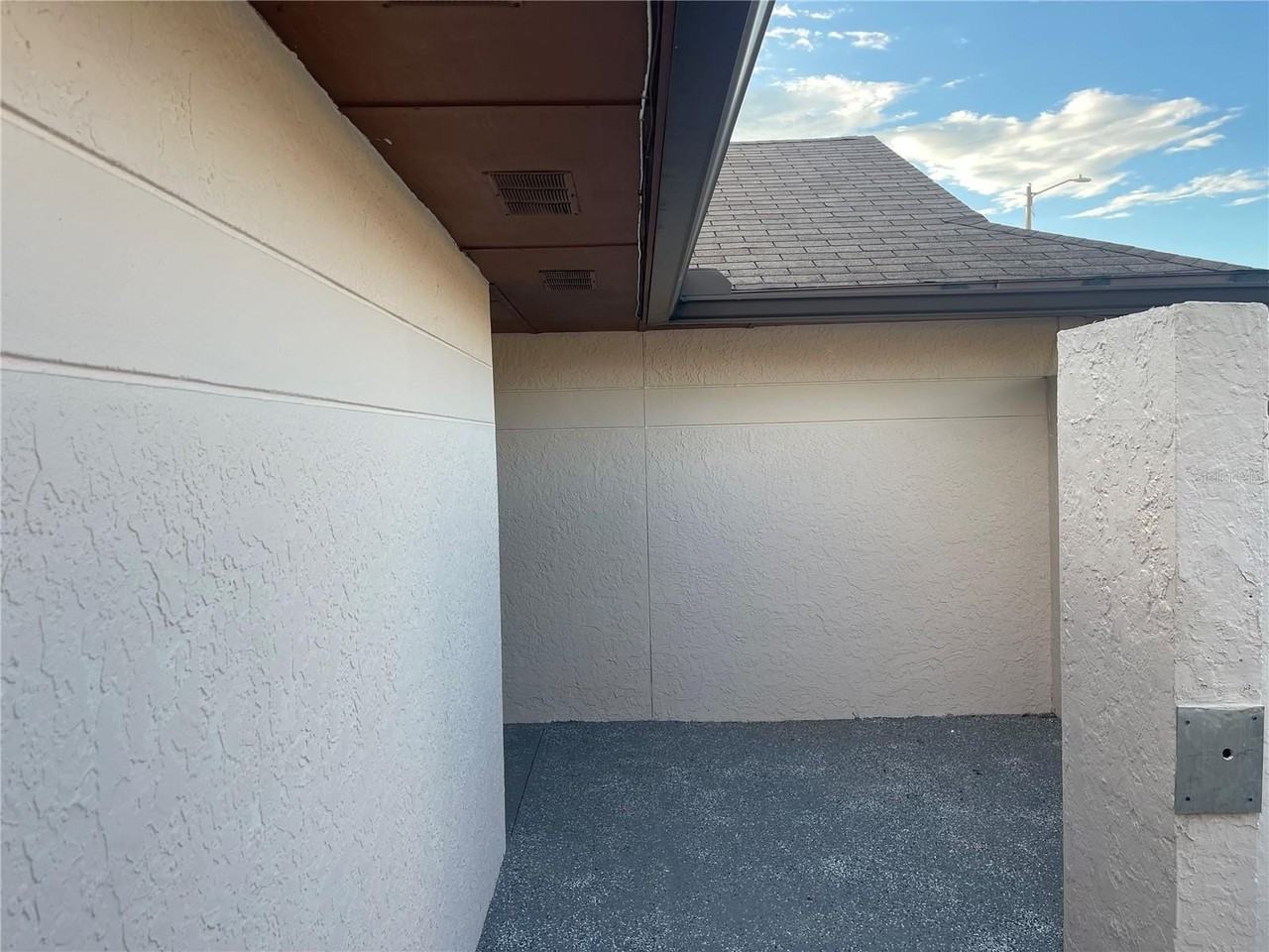 10813 Venice Cir - Photo 4 of 18