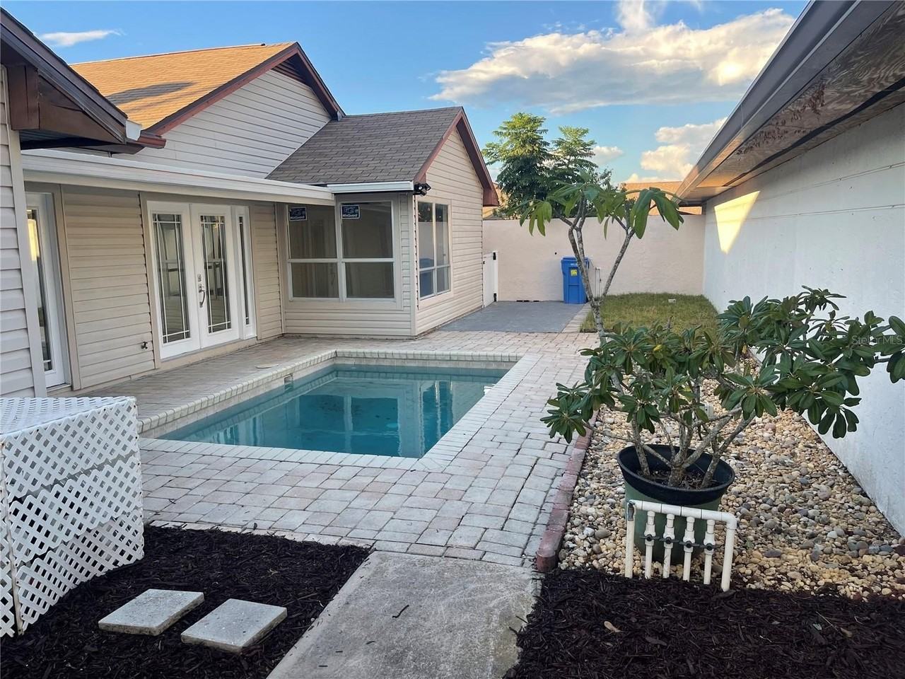 10813 Venice Cir - Photo 6 of 18