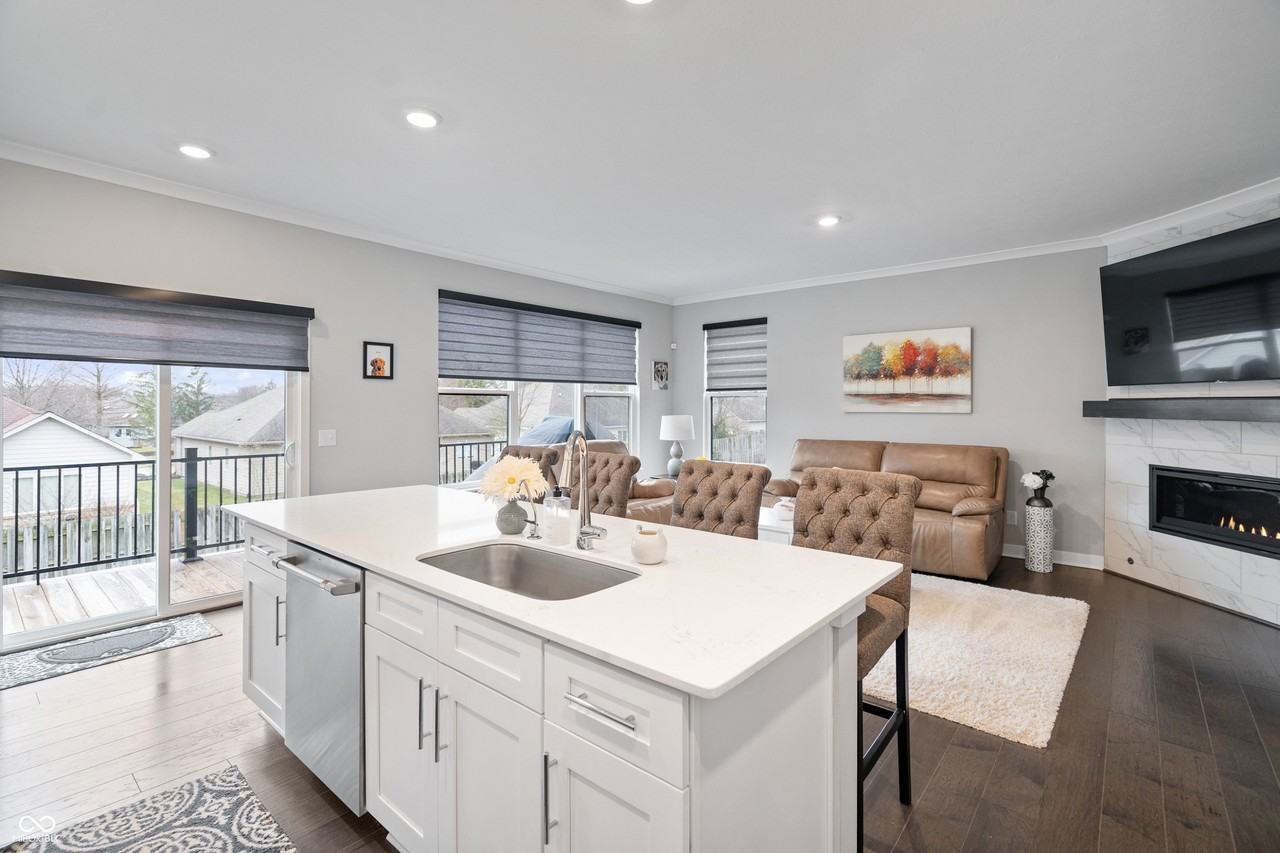 661 Golborne St - Photo 3 of 25