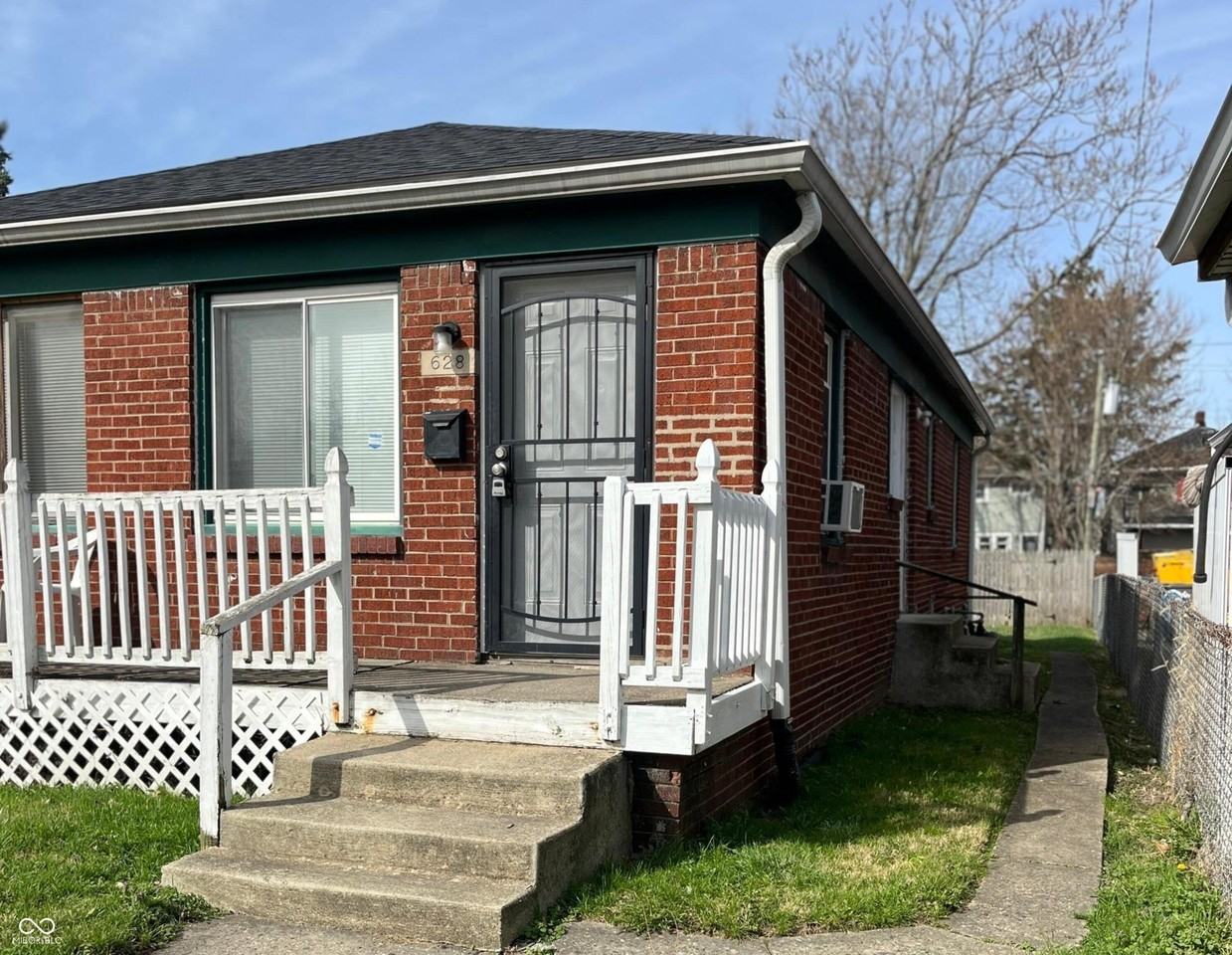 628 N Oxford St - Photo 2 of 14