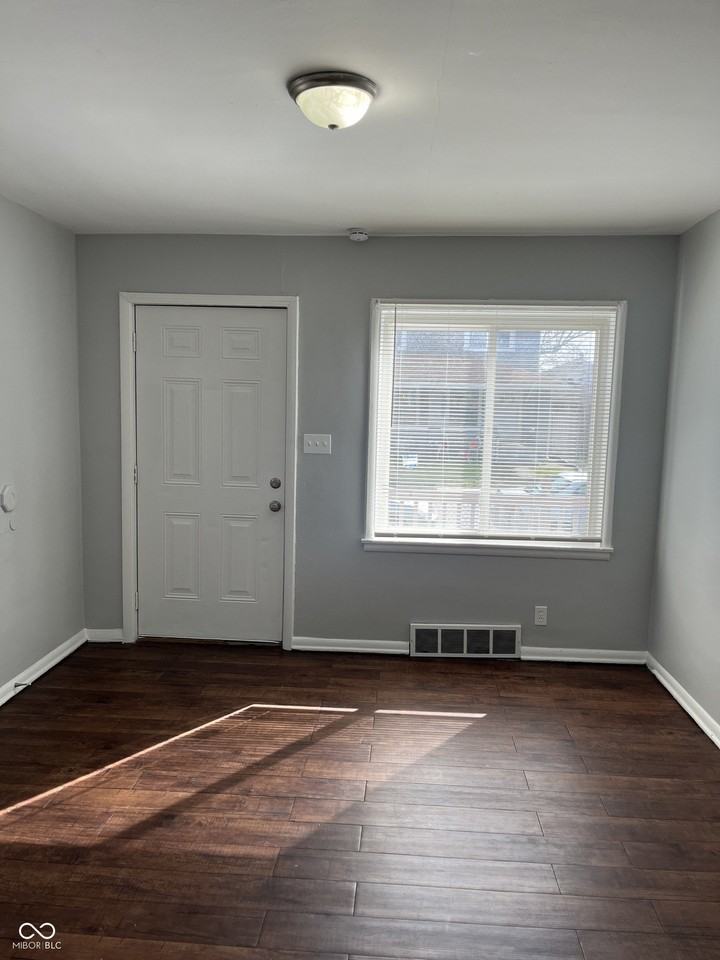 628 N Oxford St - Photo 4 of 14