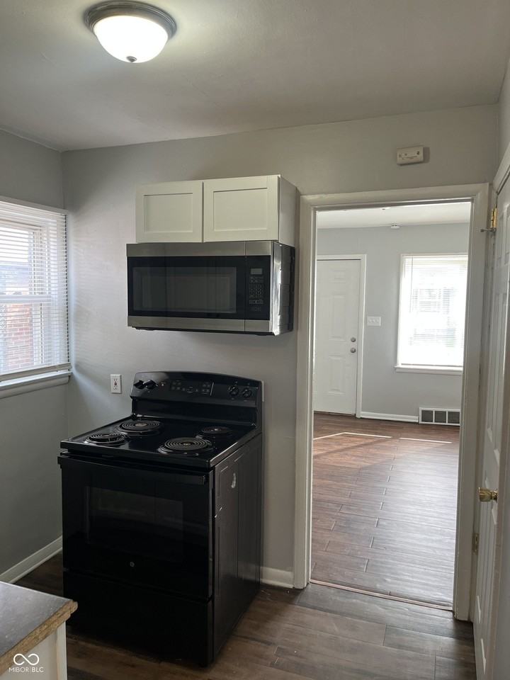 628 N Oxford St - Photo 5 of 14