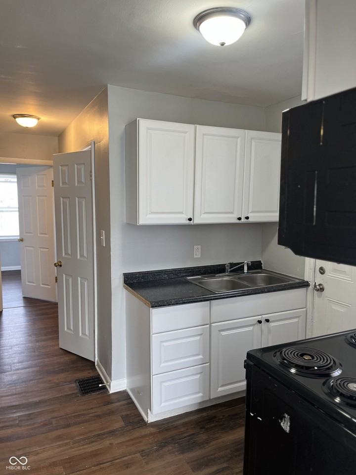 628 N Oxford St - Photo 6 of 14