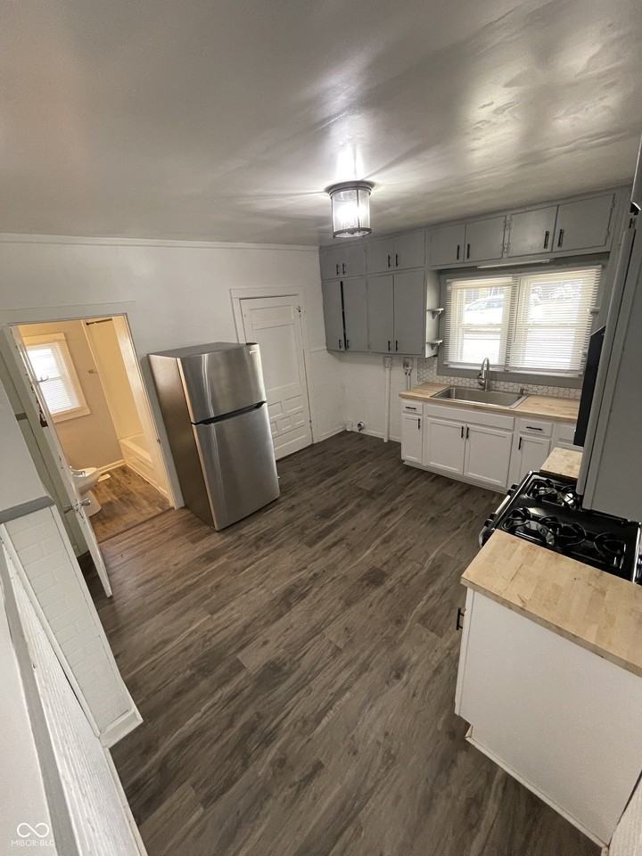93 S 5th Ave - Photo 6 of 16