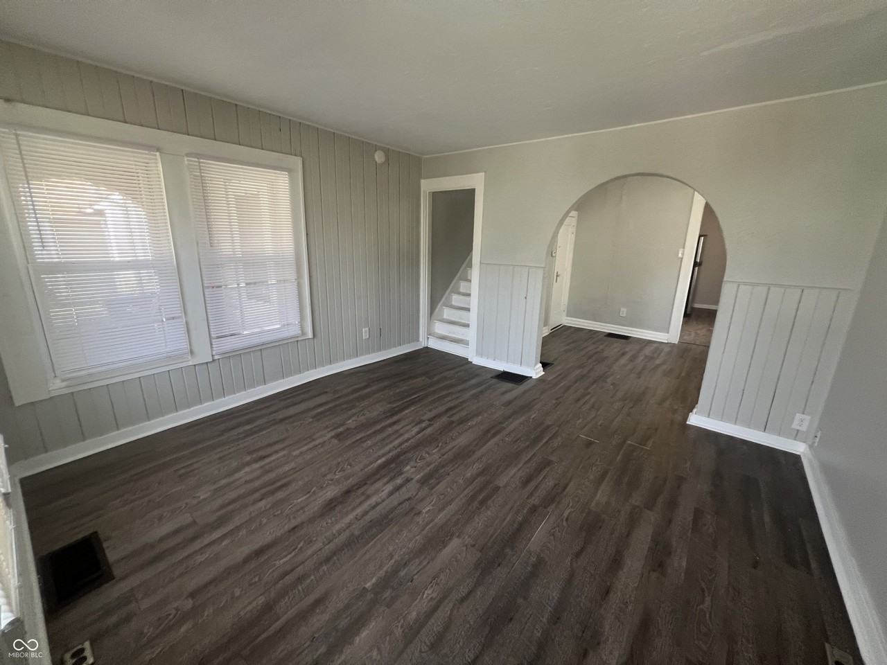 4919 Orion Ave - Photo 2 of 16