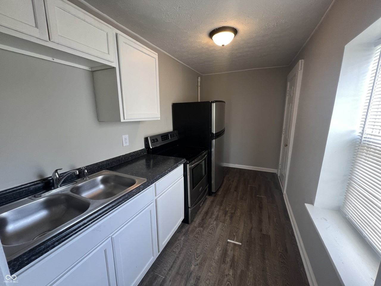 4919 Orion Ave - Photo 6 of 16