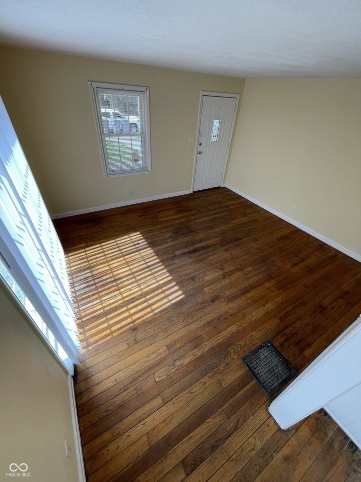 53 Jenny Ln - Photo 4 of 12