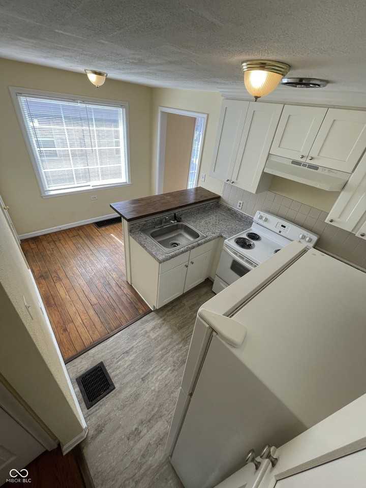 53 Jenny Ln - Photo 6 of 12