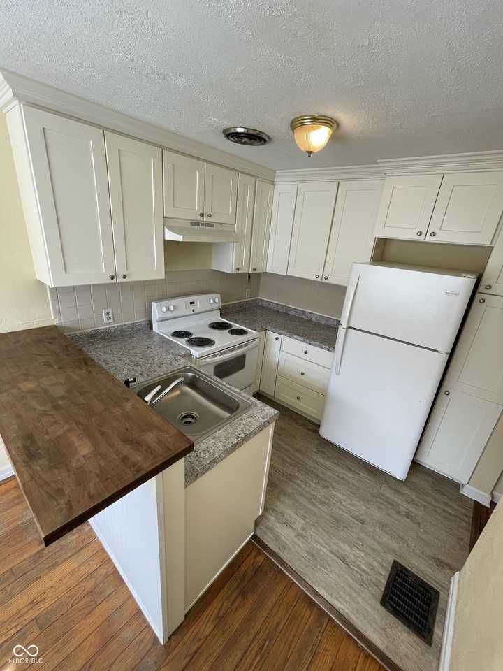 53 Jenny Ln - Photo 7 of 12