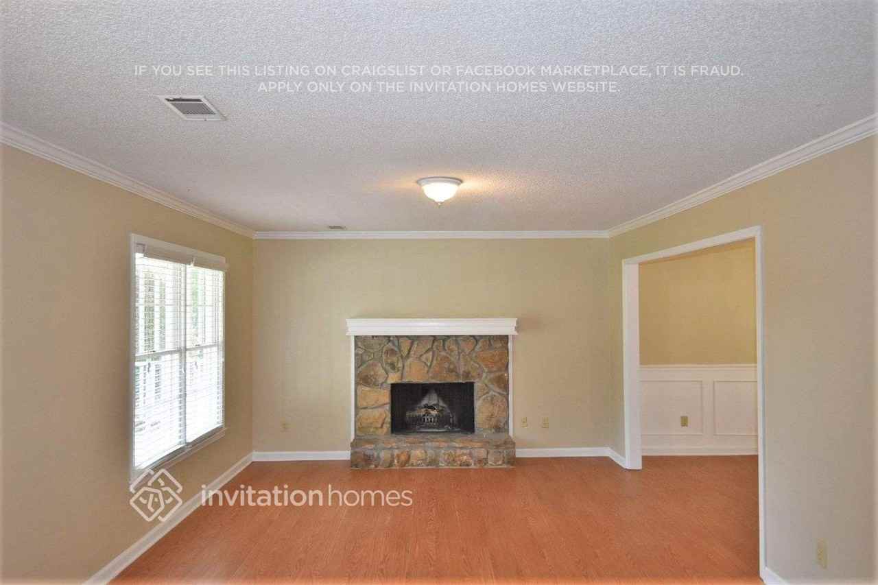 135 Lacey Oak Ln - Photo 2 of 16