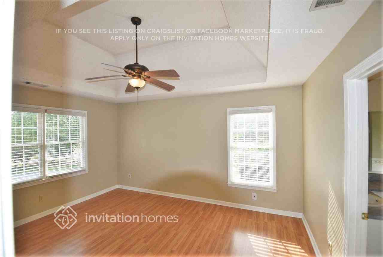 135 Lacey Oak Ln - Photo 3 of 16