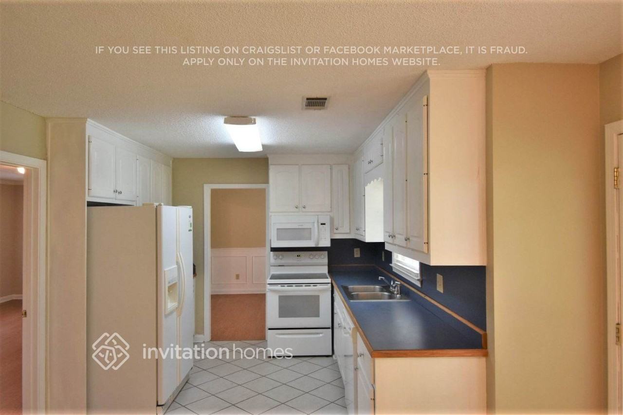 135 Lacey Oak Ln - Photo 5 of 16