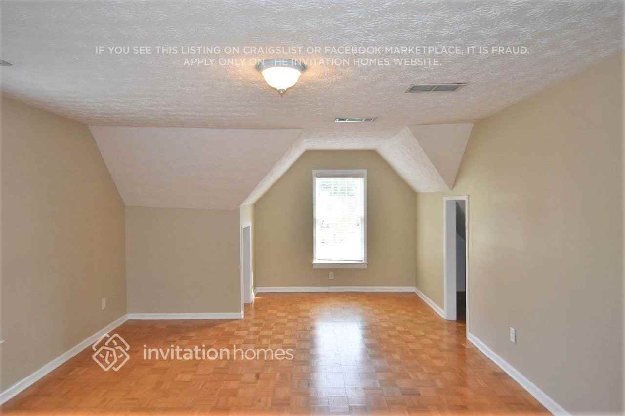 135 Lacey Oak Ln - Photo 7 of 16