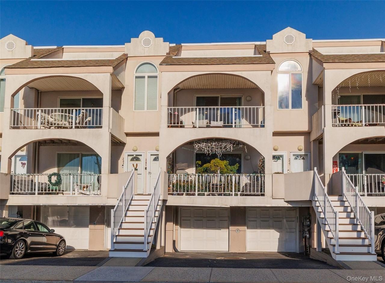 277 W Broadway - Photo 2 of 40