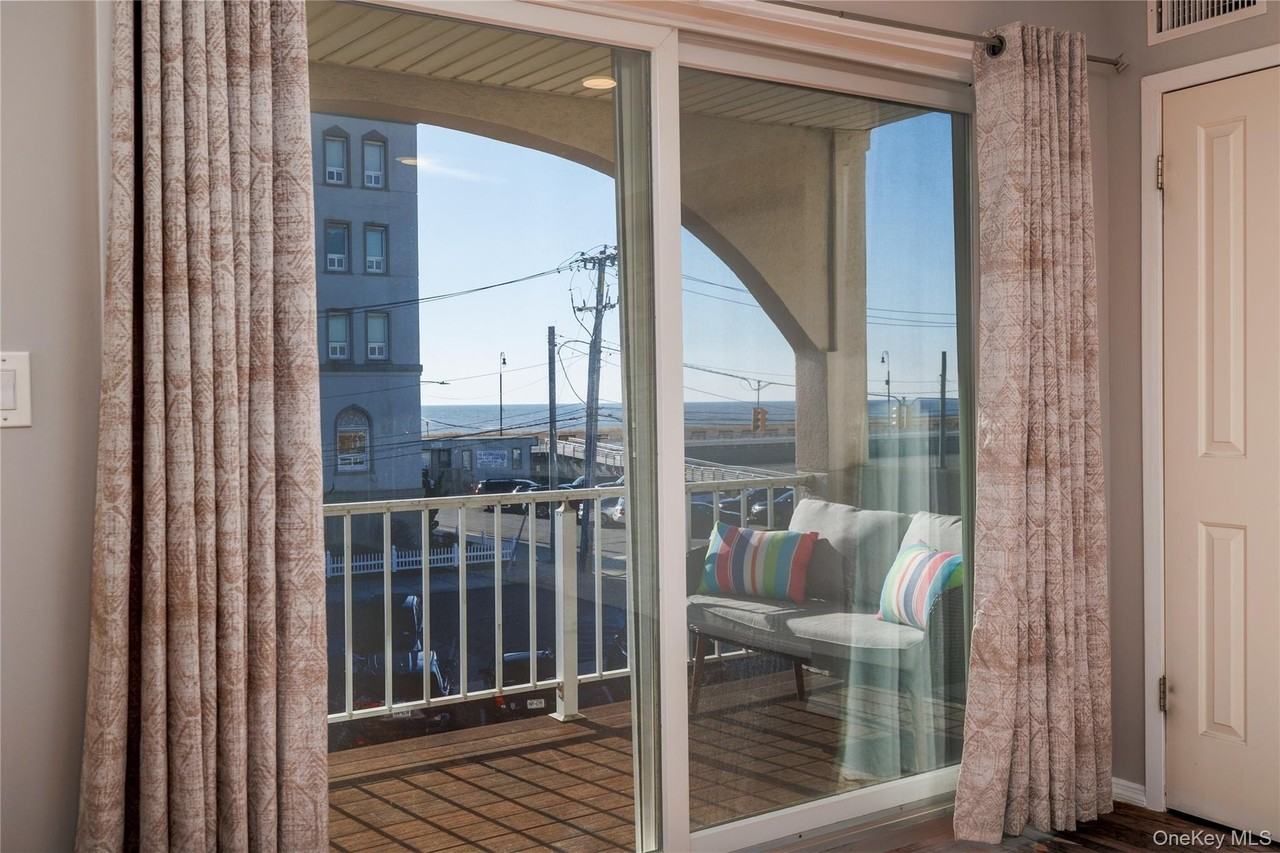 277 W Broadway - Photo 6 of 40