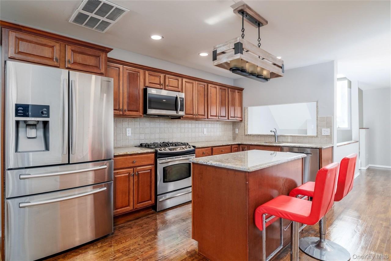 277 W Broadway - Photo 7 of 40