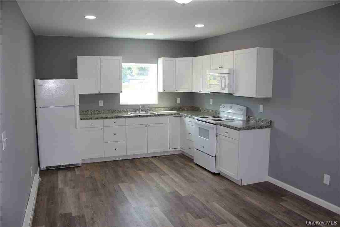 3144 Us Route 9w Apt 3 - Photo 5 of 15