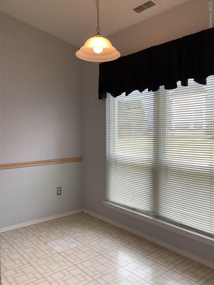 825 Spring Lake Dr - Photo 4 of 11